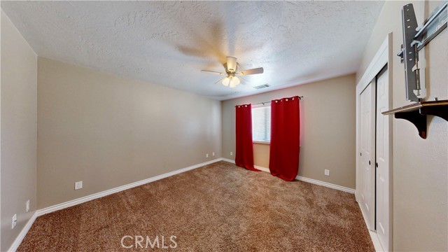 15460 Mandan Road, Apple Valley CA: https://media.crmls.org/medias/dbdc6287-32b0-416b-af85-a33b1489d593.jpg