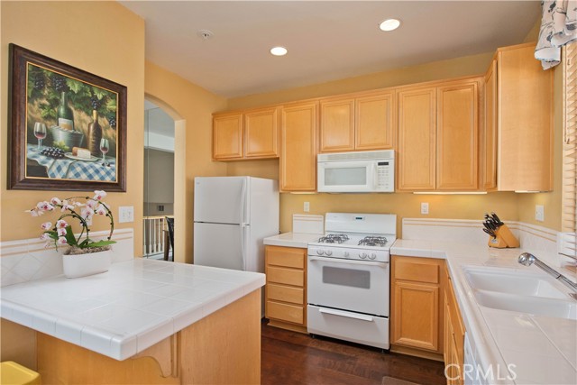 Detail Gallery Image 7 of 33 For 28254 Canterbury Ct, Valencia,  CA 91354 - 2 Beds | 2/1 Baths
