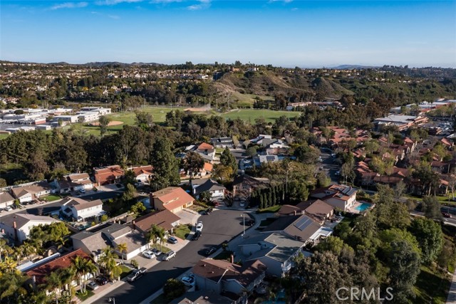 24911 Via Santa Cruz, Mission Viejo CA: https://media.crmls.org/medias/dbdda50c-adf4-4695-a754-b96f89cee163.jpg