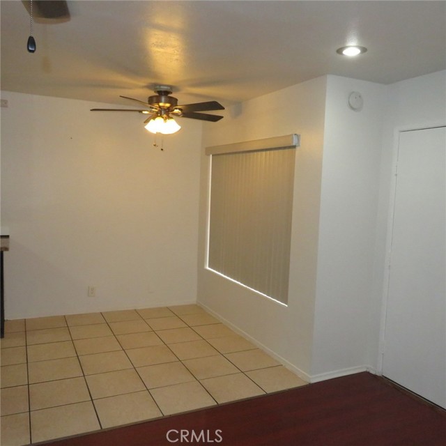 545 Chestnut Avenue, Long Beach CA: https://media.crmls.org/medias/dbde12f6-54f6-44ad-9f43-ef6f9c66ba12.jpg