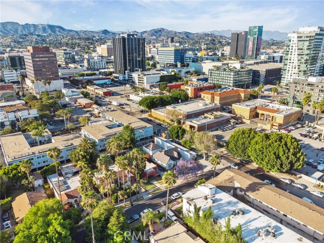6521 Homewood Avenue, Los Angeles CA: https://media.crmls.org/medias/dbde3948-a21d-454b-860d-0e485e0843c1.jpg