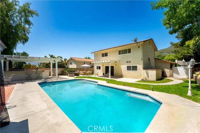 6120 Hedgewall Drive, Westlake Village CA: https://media.crmls.org/medias/dbdf4309-d1df-434d-8a85-30b44c2c4839.jpg
