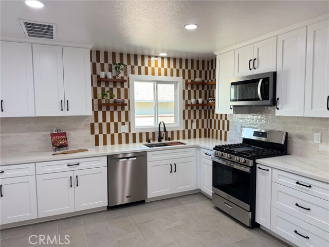 Detail Gallery Image 8 of 30 For 822 W 5th St, Ontario,  CA 91762 - 3 Beds | 2 Baths