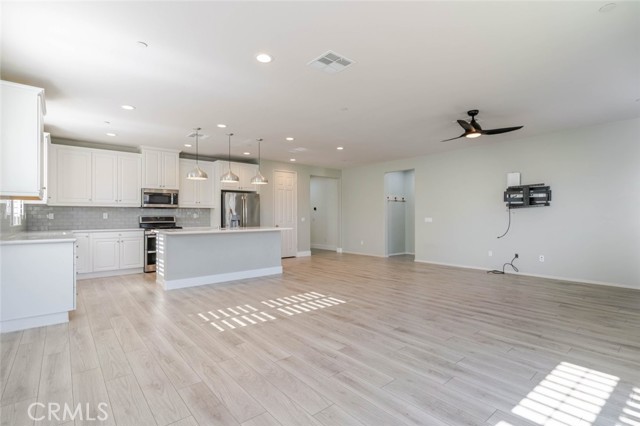 Detail Gallery Image 5 of 25 For 44122 51st St, Lancaster,  CA 93536 - 3 Beds | 2 Baths