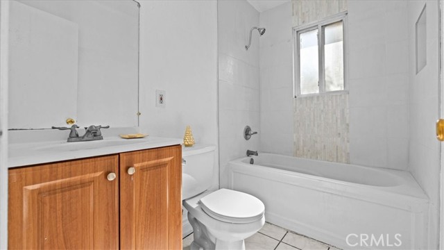 878 E Holly Street, Rialto CA: https://media.crmls.org/medias/dbe19c1b-182a-447a-ab16-c6df3bccca80.jpg