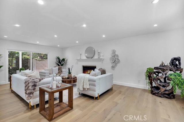 9500 Texhoma Avenue, Northridge CA: https://media.crmls.org/medias/dbe1c2a8-8772-47b2-bfd6-3734acb79810.jpg