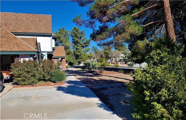 Detail Gallery Image 5 of 25 For 20090 Modoc Rd, Apple Valley,  CA 92308 - 3 Beds | 2/1 Baths