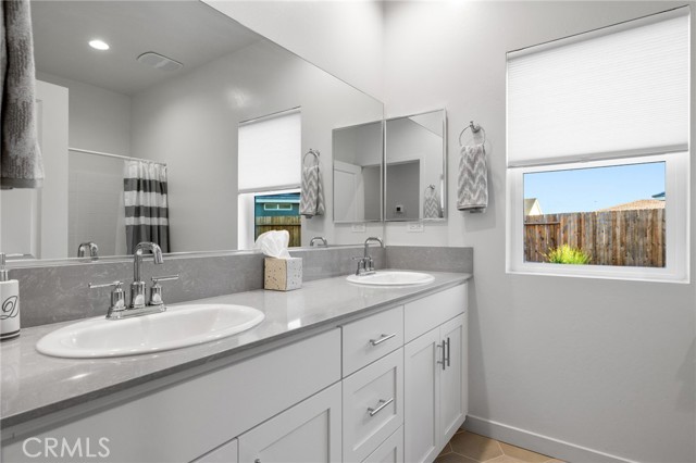 Detail Gallery Image 35 of 51 For 7702 Canyon Trail Ave, Bakersfield,  CA 93313 - 4 Beds | 2/1 Baths