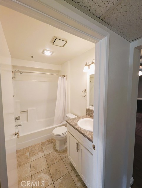 Detail Gallery Image 16 of 28 For 11162 Camarillo St #206,  –,  CA 91602 - 2 Beds | 2 Baths