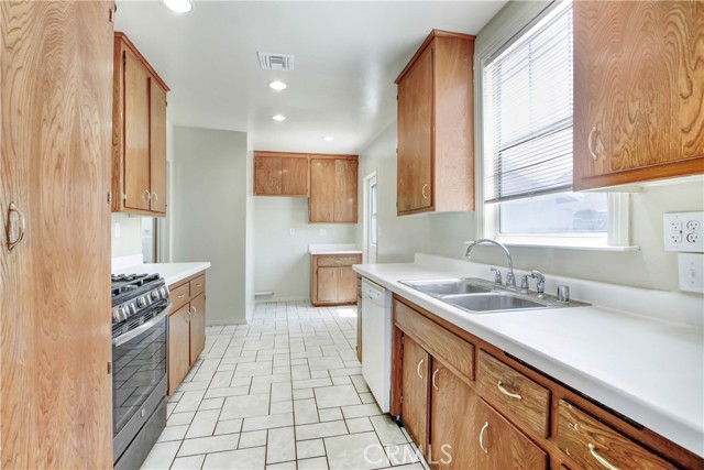 Detail Gallery Image 8 of 25 For 1353 Monte Verde Ave, Upland,  CA 91786 - 3 Beds | 2 Baths