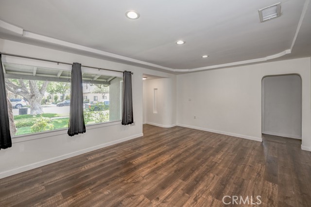 1219 N Lincoln Street, Burbank CA: https://media.crmls.org/medias/dbe5e64b-ef5d-4d59-8766-80da44a2dfea.jpg