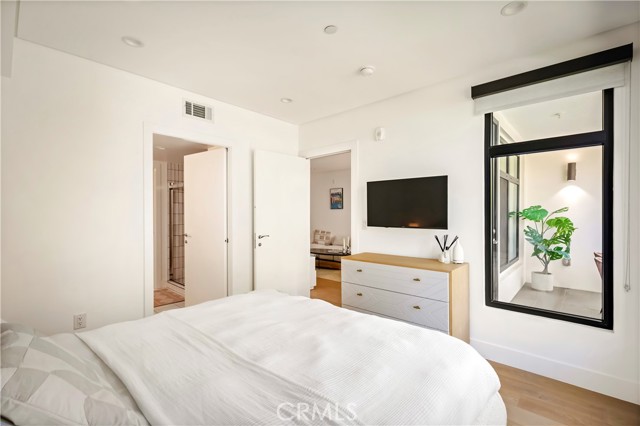 399 E Del Mar Boulevard, Pasadena CA: https://media.crmls.org/medias/dbe600c1-ff60-4387-a3f0-336a33091a64.jpg