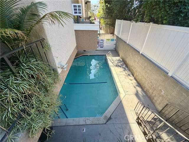 Detail Gallery Image 10 of 12 For 7013 Haskell, Van Nuys,  CA 91406 - 2 Beds | 2 Baths