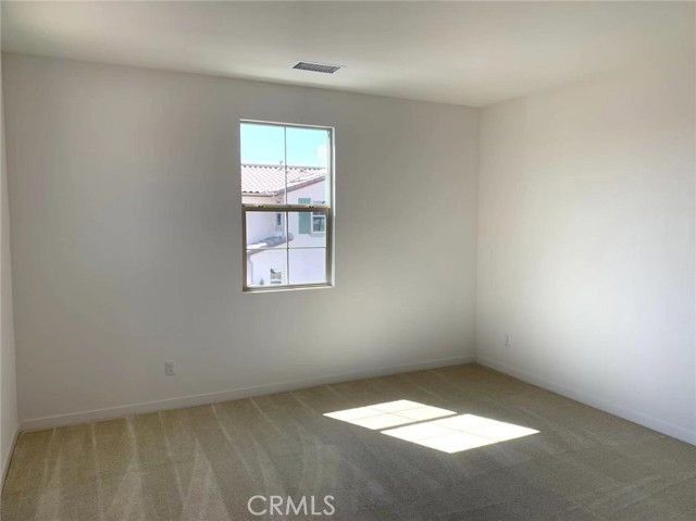 6938 Stonecrop Lane, Fontana CA: https://media.crmls.org/medias/dbe63c81-25a9-4525-9585-5587ebecfedf.jpg