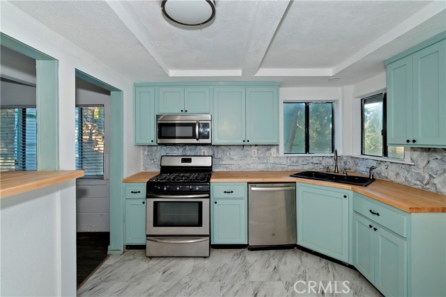 Detail Gallery Image 7 of 41 For 26331 Alpine, Twin Peaks,  CA 92391 - 4 Beds | 2 Baths