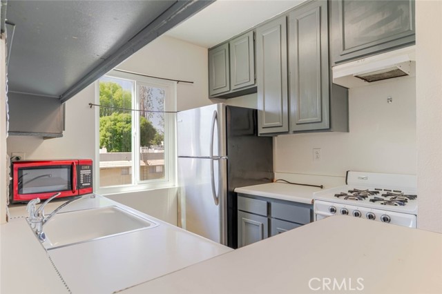 Detail Gallery Image 9 of 22 For 17900 Sherman Way #320,  Reseda,  CA 91335 - 1 Beds | 1 Baths
