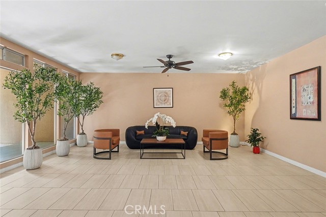 Detail Gallery Image 4 of 25 For 14141 Dickens #111,  Sherman Oaks,  CA 91423 - 2 Beds | 2 Baths