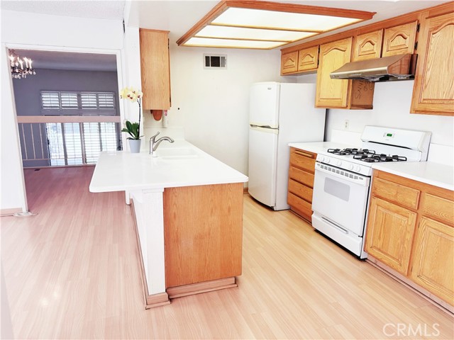 Detail Gallery Image 5 of 19 For 1525 Welldow Ln, Fullerton,  CA 92831 - 3 Beds | 2/1 Baths