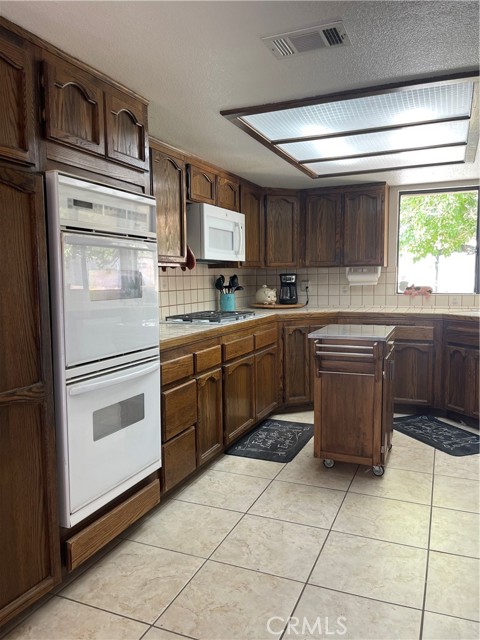 Detail Gallery Image 20 of 56 For 18428 Siskiyou Rd, Apple Valley,  CA 92307 - 3 Beds | 2 Baths