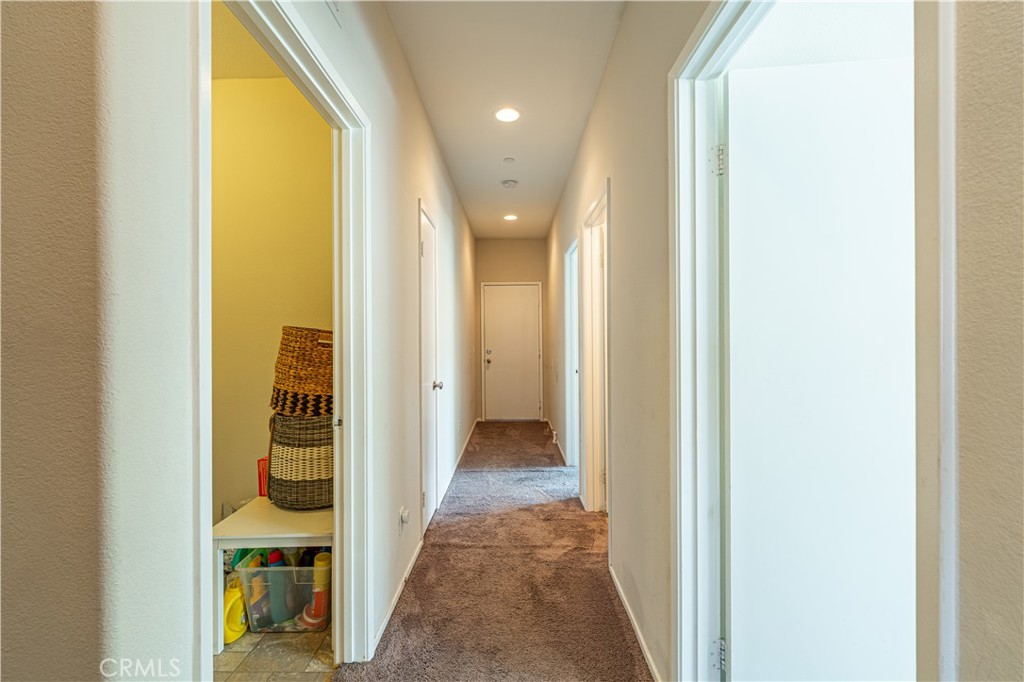 https://media.crmls.org/medias/dbe90fd1-8928-4556-84cd-c91f6794398a.jpg?preset=X-Large