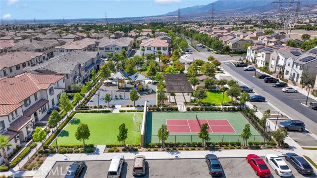 5604 Altamura Way, Fontana CA: https://media.crmls.org/medias/dbe928c3-6535-4a00-8cfe-391385cce540.jpg