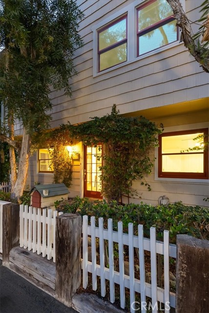 417 34th Place, Manhattan Beach, California 90266, 3 Bedrooms Bedrooms, ,3 BathroomsBathrooms,Residential,Sold,34th,SB21218026