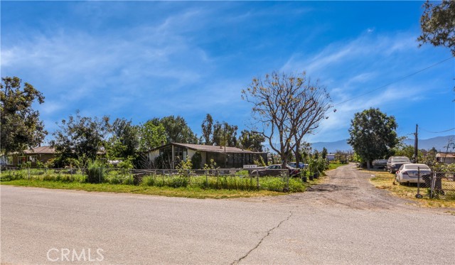 Detail Gallery Image 2 of 14 For 14664 Walters, Corona,  CA 92880 - 3 Beds | 2 Baths