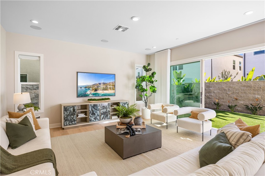 MLS #OC25239001 image #16