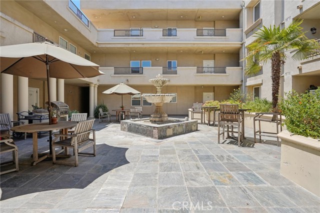 15206 Burbank Boulevard, Sherman Oaks CA: https://media.crmls.org/medias/dbea54f0-25f5-475c-90d1-f3558b069135.jpg