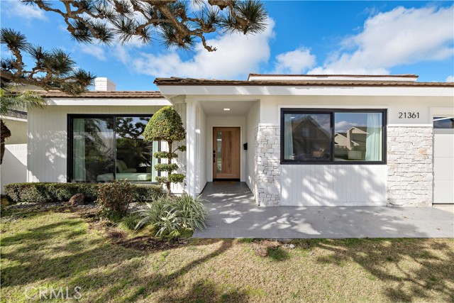 Detail Gallery Image 6 of 57 For 21361 Lemontree Ln, Huntington Beach,  CA 92646 - 5 Beds | 4 Baths