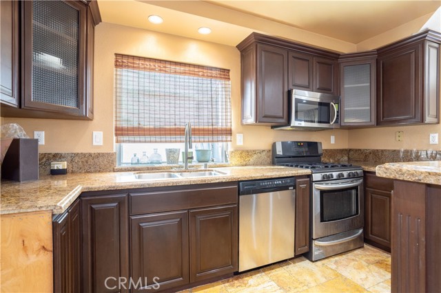 Detail Gallery Image 5 of 24 For 12335 Hilldale Ct, Pacoima,  CA 91331 - 3 Beds | 3 Baths