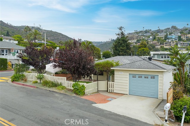 795 Saint Anns Drive, Laguna Beach CA: https://media.crmls.org/medias/dbeda2a4-31c7-47d1-b660-9a103e34c31f.jpg
