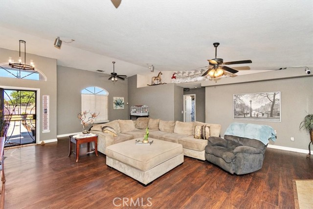 Detail Gallery Image 2 of 43 For 12730 Fir St, Oak Hills,  CA 92344 - – Beds | – Baths