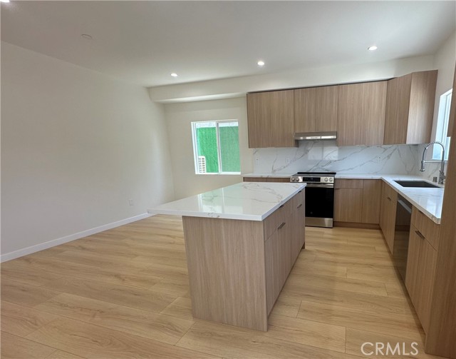 7726 Laurel Canyon Boulevard, North Hollywood CA: https://media.crmls.org/medias/dbeded89-34be-4d10-ada7-a7cab006b58f.jpg