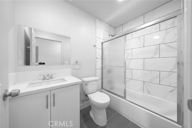 Detail Gallery Image 9 of 11 For 236 1/2 W 84th, Los Angeles,  CA 90003 - 5 Beds | 3 Baths