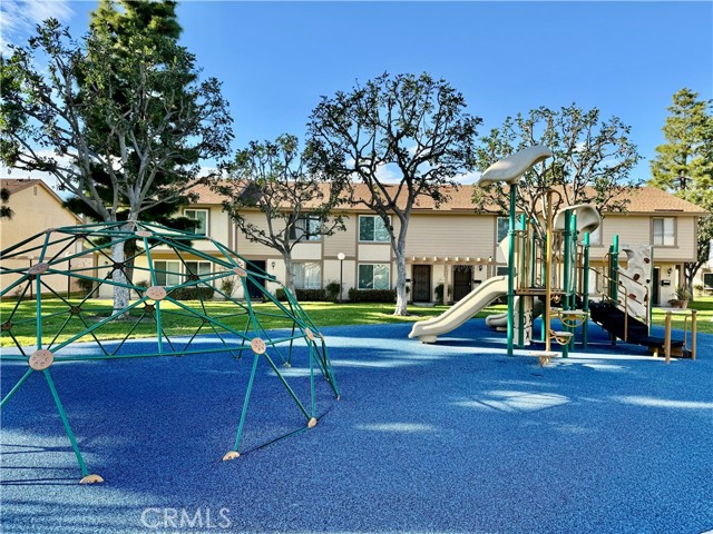 Detail Gallery Image 20 of 22 For 331 W Alton Ave #C196,  Santa Ana,  CA 92707 - 4 Beds | 2 Baths
