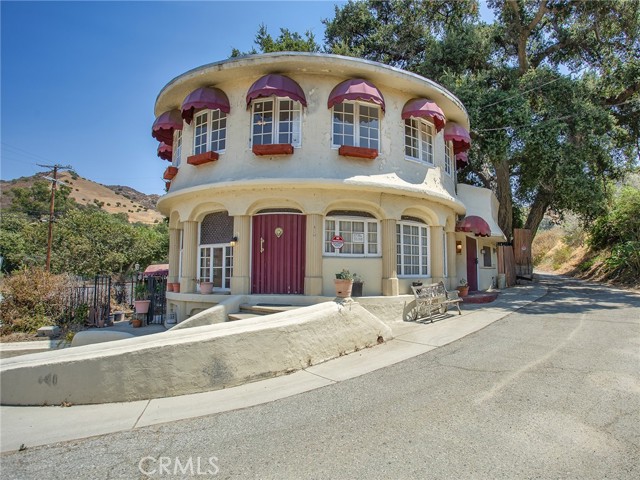 8618 La Tuna Canyon Road, Sun Valley CA: https://media.crmls.org/medias/dbefaa87-c672-4ade-9747-03787e1dfe29.jpg