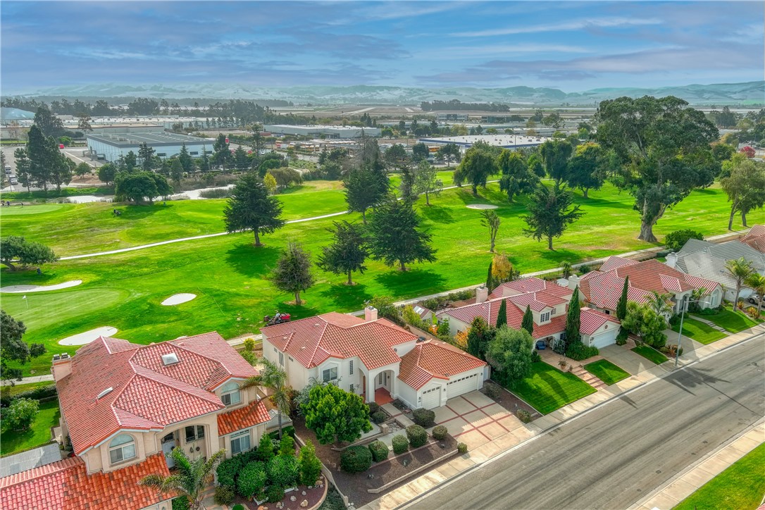 Detail Gallery Image 44 of 60 For 1008 Fairway Vista Dr, Santa Maria,  CA 93455 - 5 Beds | 3 Baths