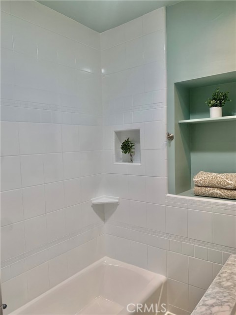 Detail Gallery Image 7 of 19 For 305 Roycroft, Long Beach,  CA 90814 - 3 Beds | 2 Baths