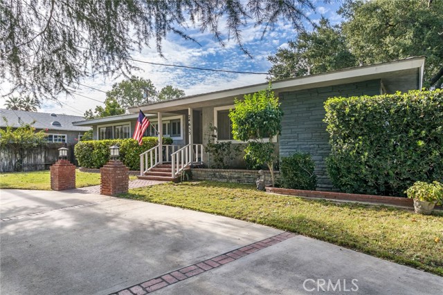 Detail Gallery Image 3 of 53 For 24653 Valley St, Newhall,  CA 91321 - 6 Beds | 3 Baths