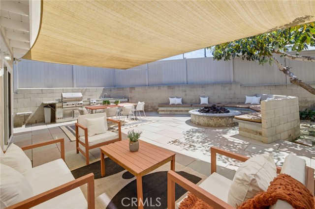 Outdoor kitchen , plenty of room for entertaining