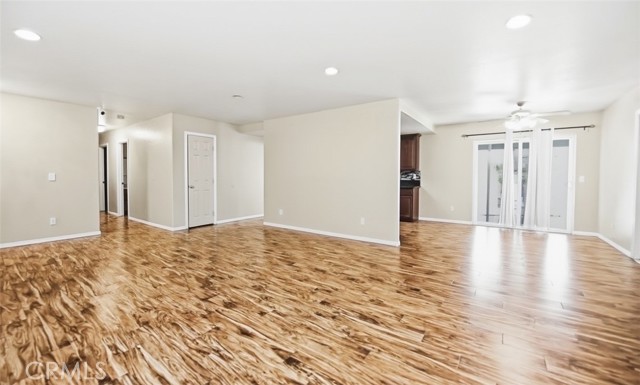 Detail Gallery Image 6 of 21 For 21667 Laguna, Apple Valley,  CA 92308 - 3 Beds | 2 Baths