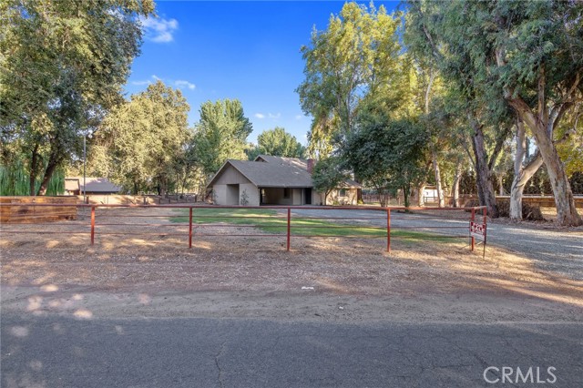 Detail Gallery Image 1 of 40 For 18677 Lort Dr, Visalia,  CA 93292 - 3 Beds | 2 Baths