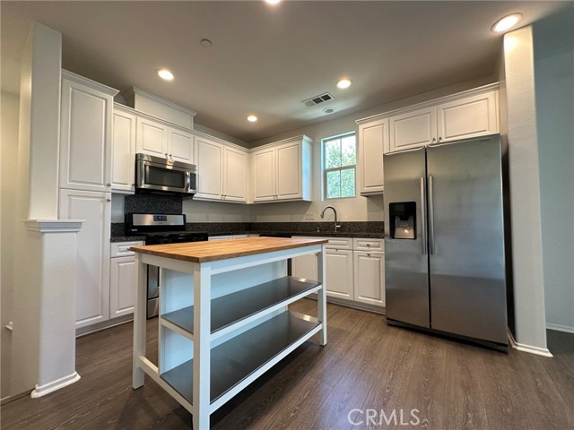 Detail Gallery Image 3 of 22 For 3310 E Yountville Dr #1,  Ontario,  CA 91761 - 1 Beds | 1/1 Baths