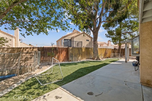 4023 Lexington Court, Palmdale CA: https://media.crmls.org/medias/dbf3f754-70c1-426d-95ec-cf2a5e6867c0.jpg