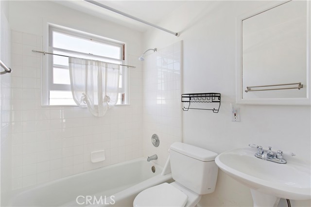 Detail Gallery Image 12 of 13 For 413 1/2 Dahlia Ave, Corona Del Mar,  CA 92625 - 1 Beds | 1 Baths