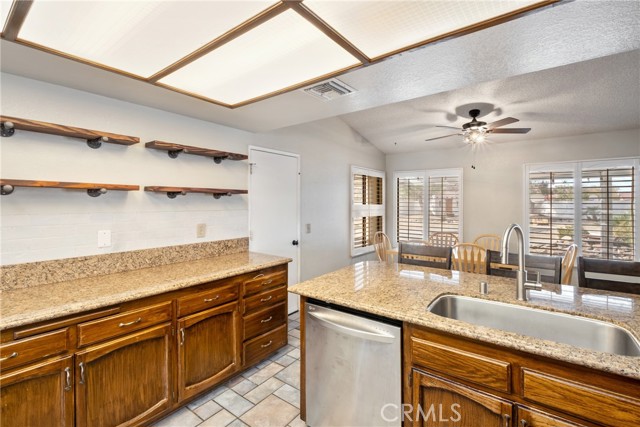 Detail Gallery Image 13 of 37 For 13468 Coachella Rd, Apple Valley,  CA 92308 - 3 Beds | 2 Baths