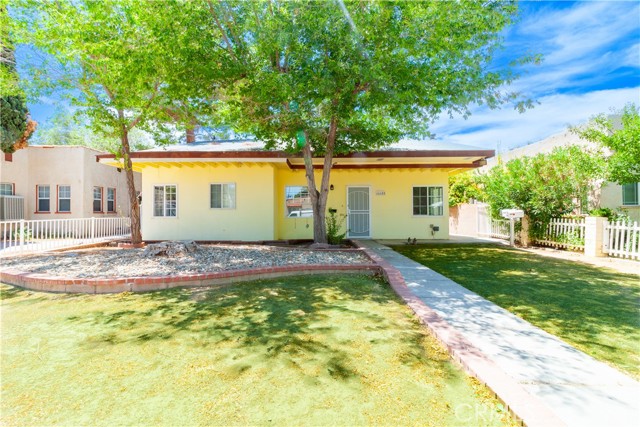 44655 Fig Avenue, Lancaster CA: https://media.crmls.org/medias/dbf599f6-90b2-4f2c-a13f-718fabbfbb00.jpg