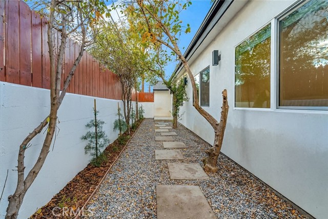Detail Gallery Image 18 of 20 For 22136 Gilmore St, Woodland Hills,  CA 91303 - 3 Beds | 2/1 Baths