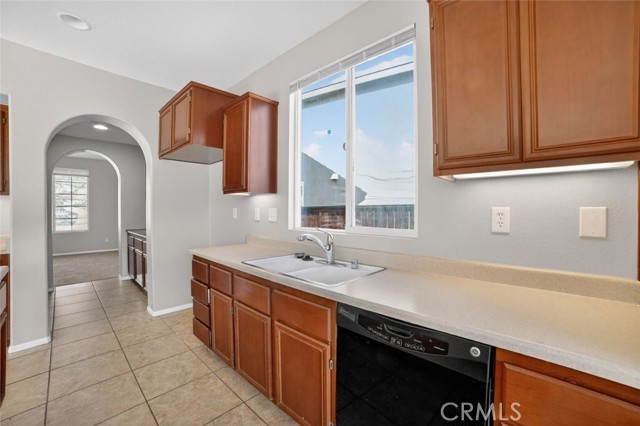 Detail Gallery Image 8 of 37 For 15177 Brucite Rd, Victorville,  CA 92394 - 4 Beds | 3 Baths